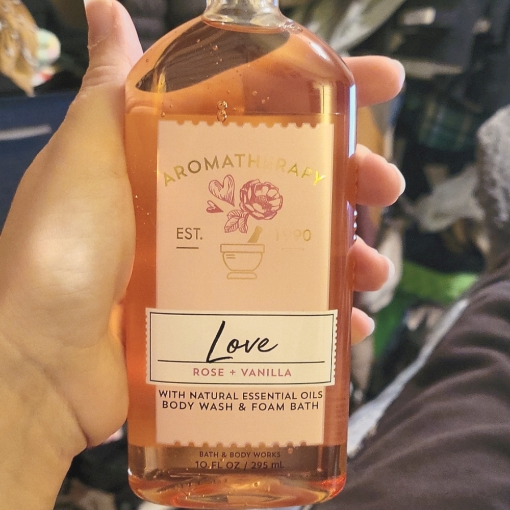 Bath and Body Works Aromatherapy Love Body Wash